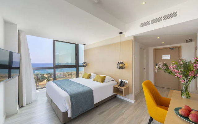 Leonardo Crystal Cove Hotel & Spa by the sea
