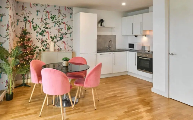 Host Stay - Canal View Apartment