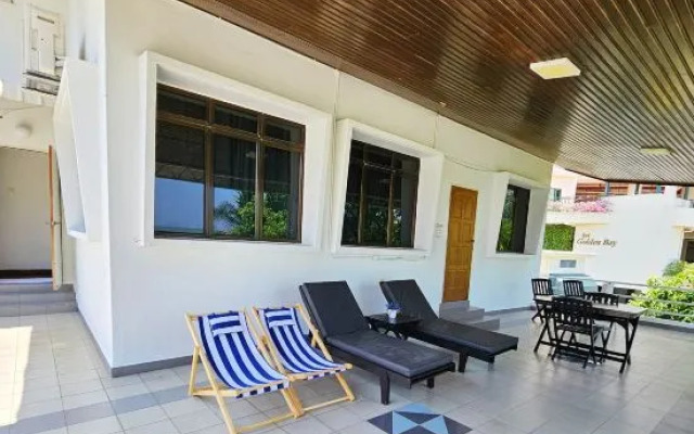 Little Heaven by Sky Hive, A Beach Front Bungalow