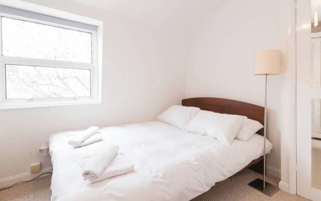 Top Floor Flat With Views in Southwark/borough