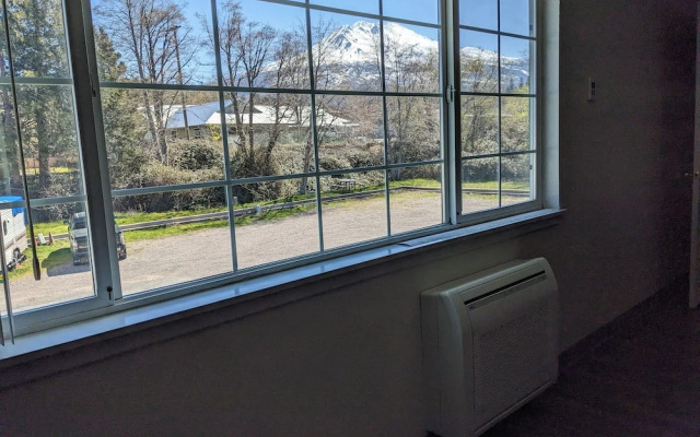 Hi-Lo Motel, Cafe and RV Park Mount Shasta Area