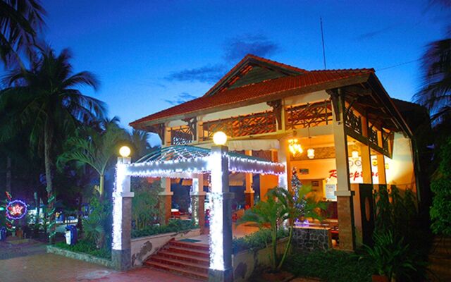 Hon Rom Central Beach Resort