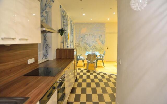 Kunst Apartment im Schwalbenhaus