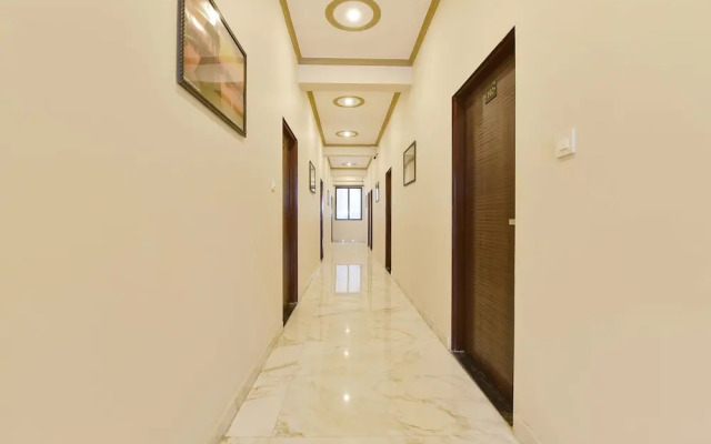 Fabhotel Lavish Palace