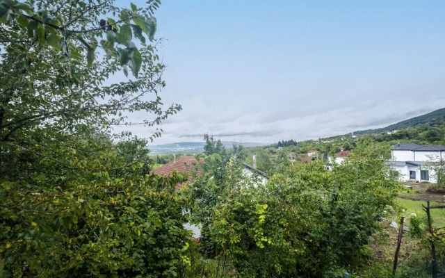 Peaceful Flat With Balcony in Kartepe