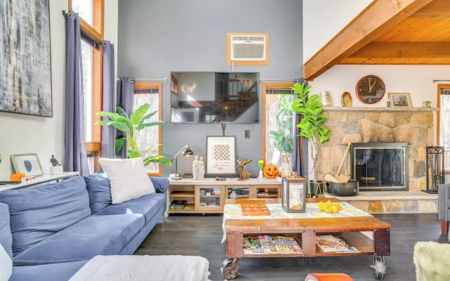 Grill & Games: Family Home in East Stroudsburg!