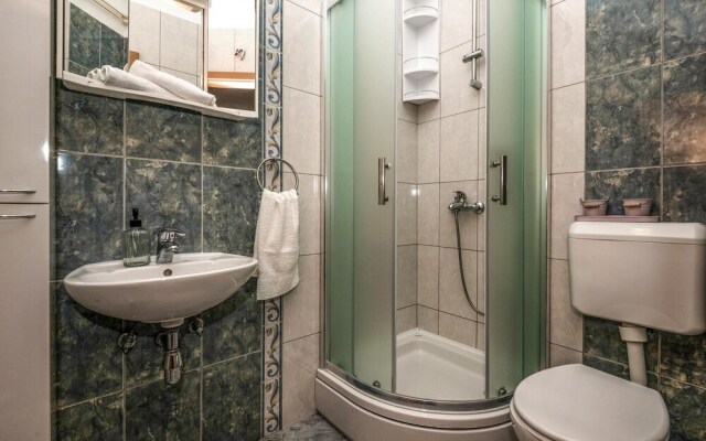 Beautiful Apartment in Makarska With Jacuzzi, Wifi and 3 Bedrooms