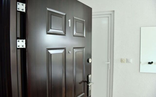 Hostel & Apartments Academy