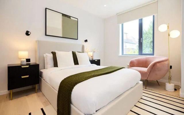 The Brondesbury Place - Bright 2bdr Flat With Balcony + Parking