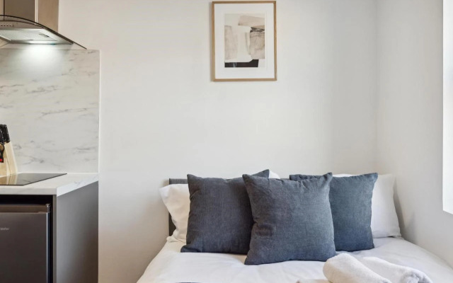 STH Sutherland Avenue Apartment