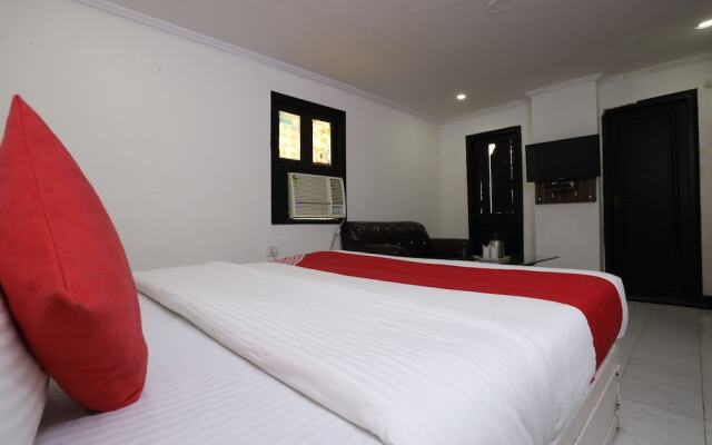 OYO 60476 Hotel Silver Rooms