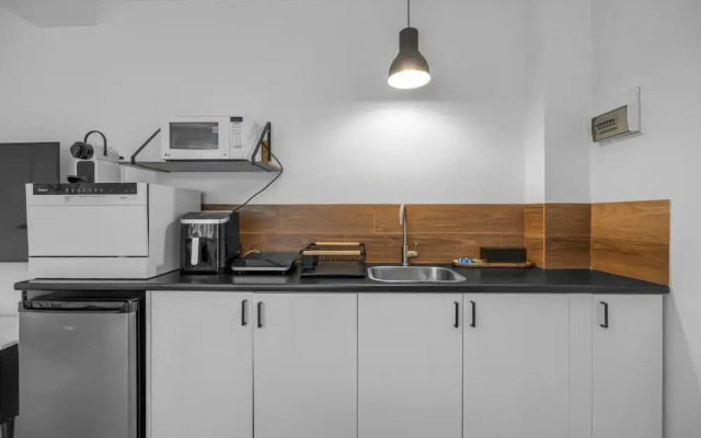 Central 1-bed Adelaide Apartment With Balcony