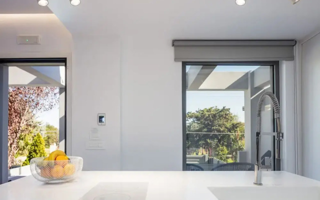 Akonizia Luxury House - With Private Swimming Pool