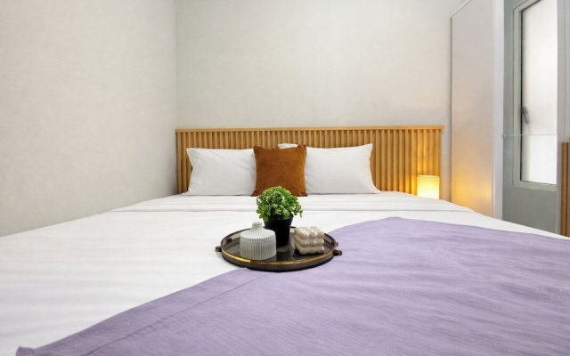 Homey And Well Designed 2Br At Nifarro Park Apartment