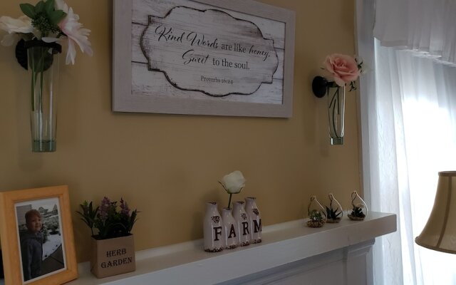 Silly Chickens Lodge B&B