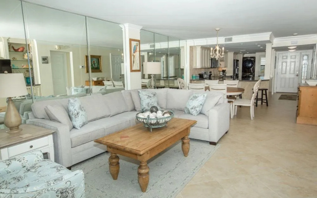Inlet Reef 411 2 Bedroom Condo by RedAwning