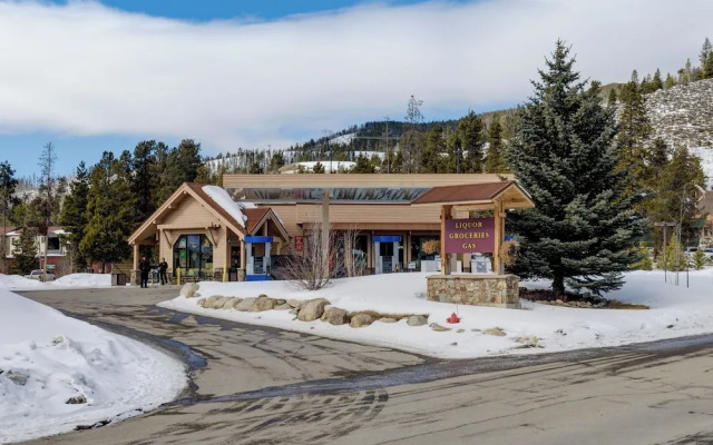 Tennis Townhome #1327 : 2, 225