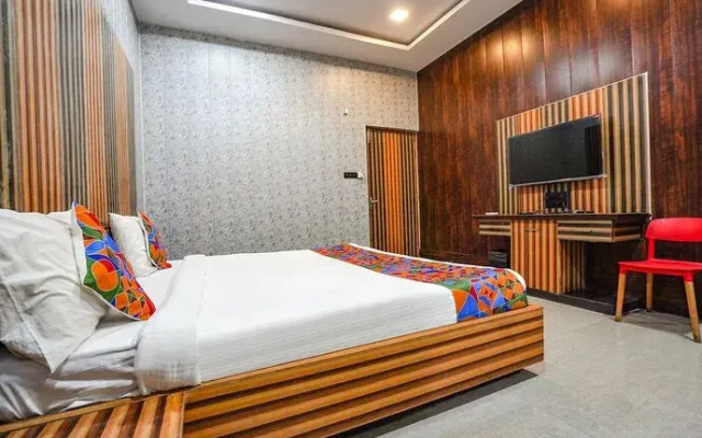 Fabhotel Rahul Palace