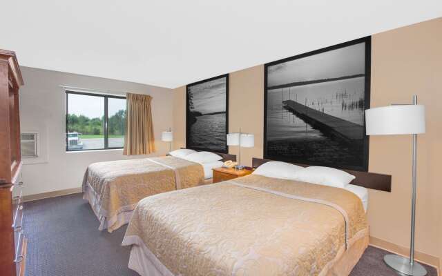 Super 8 by Wyndham Clear Lake