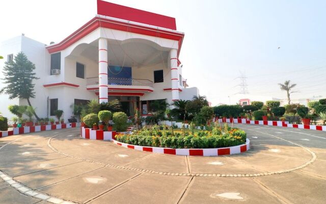 OYO 24747 Hotel White Spott