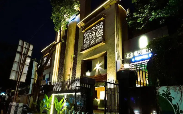Hotel Golden Arc