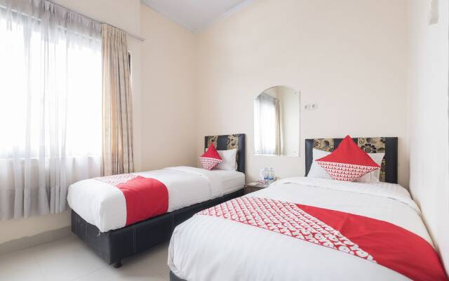 OYO 317 New Legend Hotel