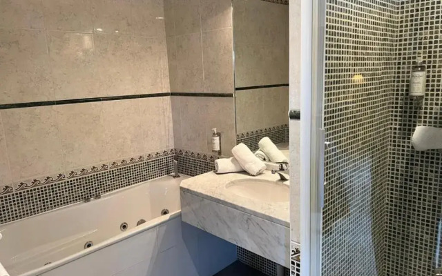 Le Trophée Boutique Hôtel Spa - La Loggia Appart'hôtel