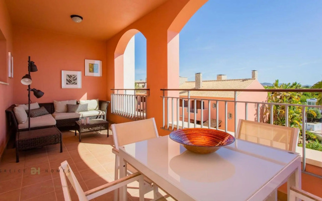 Greice Homes-Luxury 2 bed en-suite south facing & Golf view