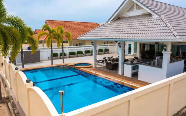 Private 3 Bedroom Pool Villa PP10