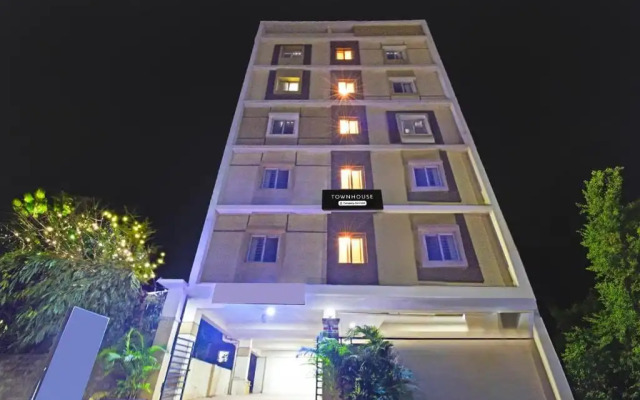 Townhouse Chandanagar Railway Station