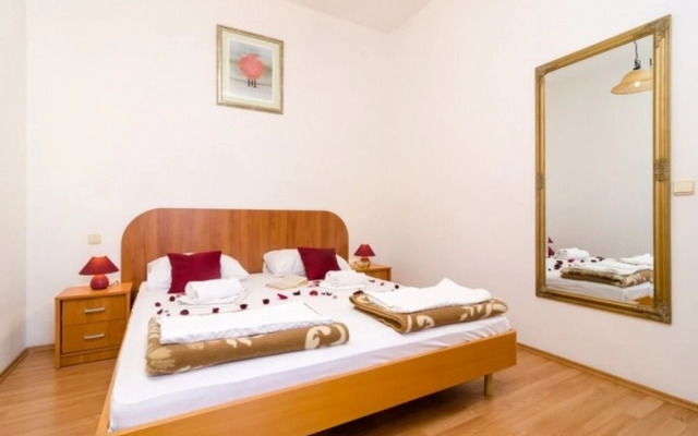 Pavo - Comfortable With Parking Space - A3