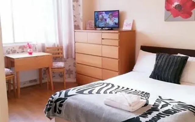 Sloane Avenue Apartment