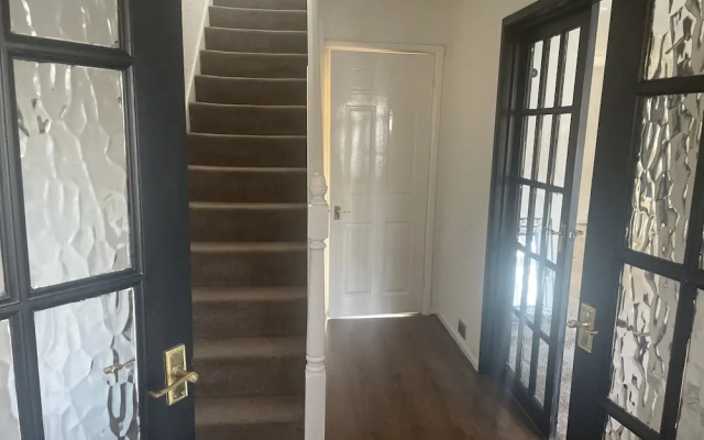 4 Bed Comfy House in Birmingham