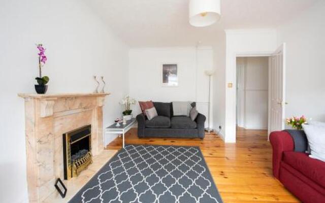 Hls Ashgrove Apartment