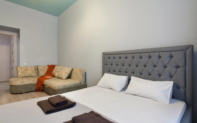 FRIENDS HOUSE on SQUARE RYNOK