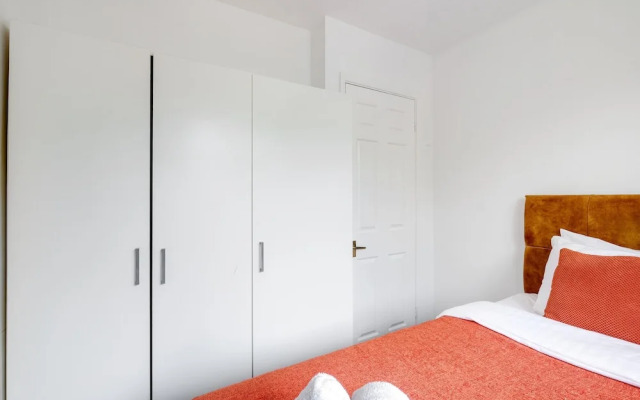 Sharp Close 4 Bedroom 2 Bath - Aylesbury