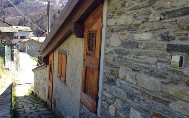 Chiesa In Valmalenco Casa In Borgo