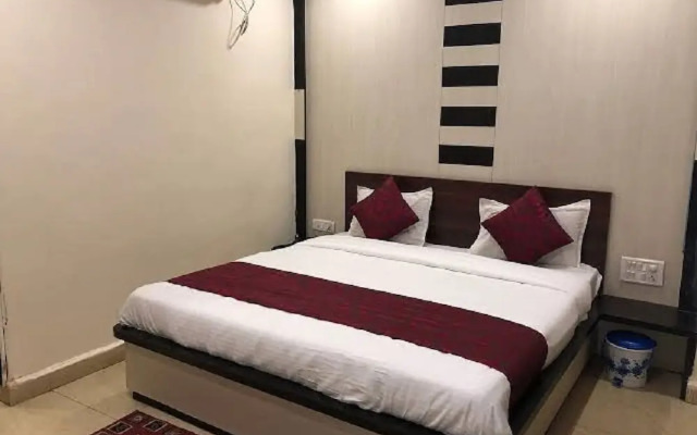 Pathway KDSON at Airport