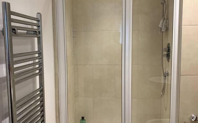 Large Private Flat in City Centre Leeds