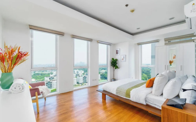 Luxe Suite With 180 Stunning City Views