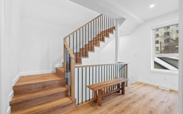 Luxurious Large 3 Bedroom Loft Saskatchewan Drive