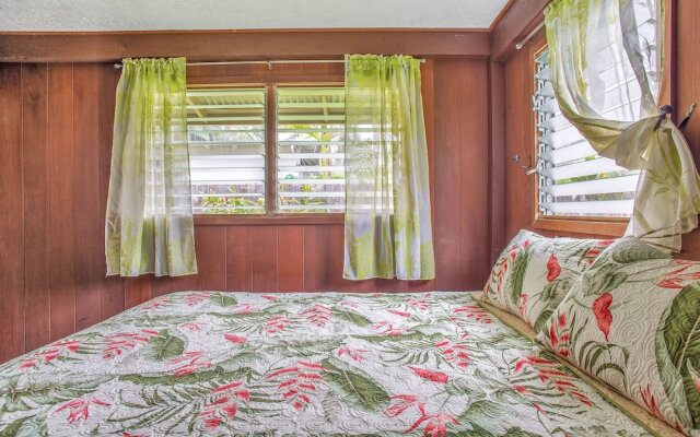Stay On The Scenic Route! 7 Min Drive To Hilo 3 Bedroom Home by Redawning