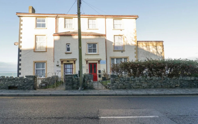 Llys Madoc, First Floor Flat