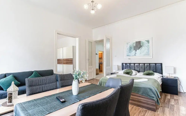 Modern Stay in the Heart of the City