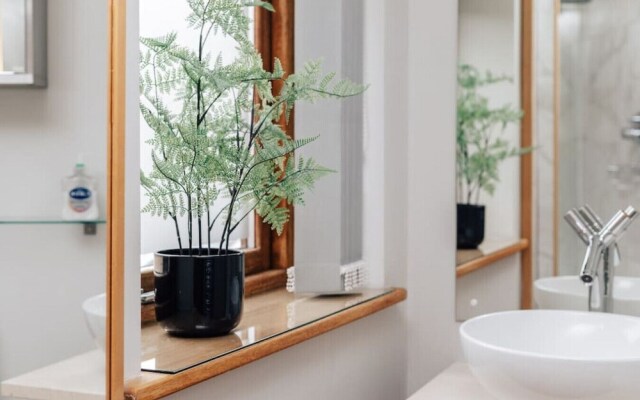 The Herringbone - 3 Bed With Parking Pet Friendly
