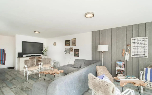 Beachside Apartment at Foot of Dunes