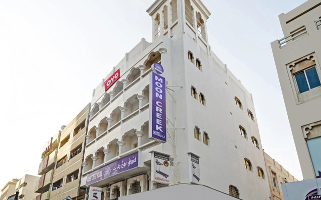 Super OYO 800 Moon Creek Hotel
