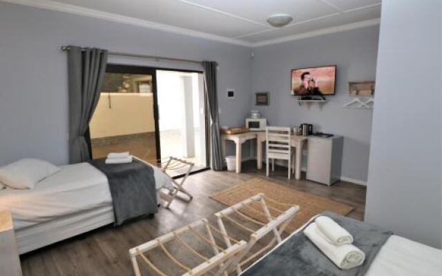 Tiende Laan Bed & Breakfast and Self-Catering
