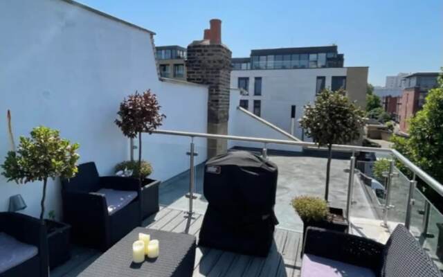 Stylish & Bright 3BD Flat With Balcony - Fulham