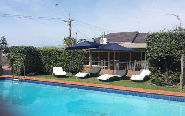 Shifting Sands Motel